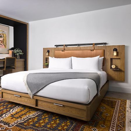 Vignette Collection Yours Truly Dc By Ihg Washington Exteriér fotografie A bedroom at the Hotel June