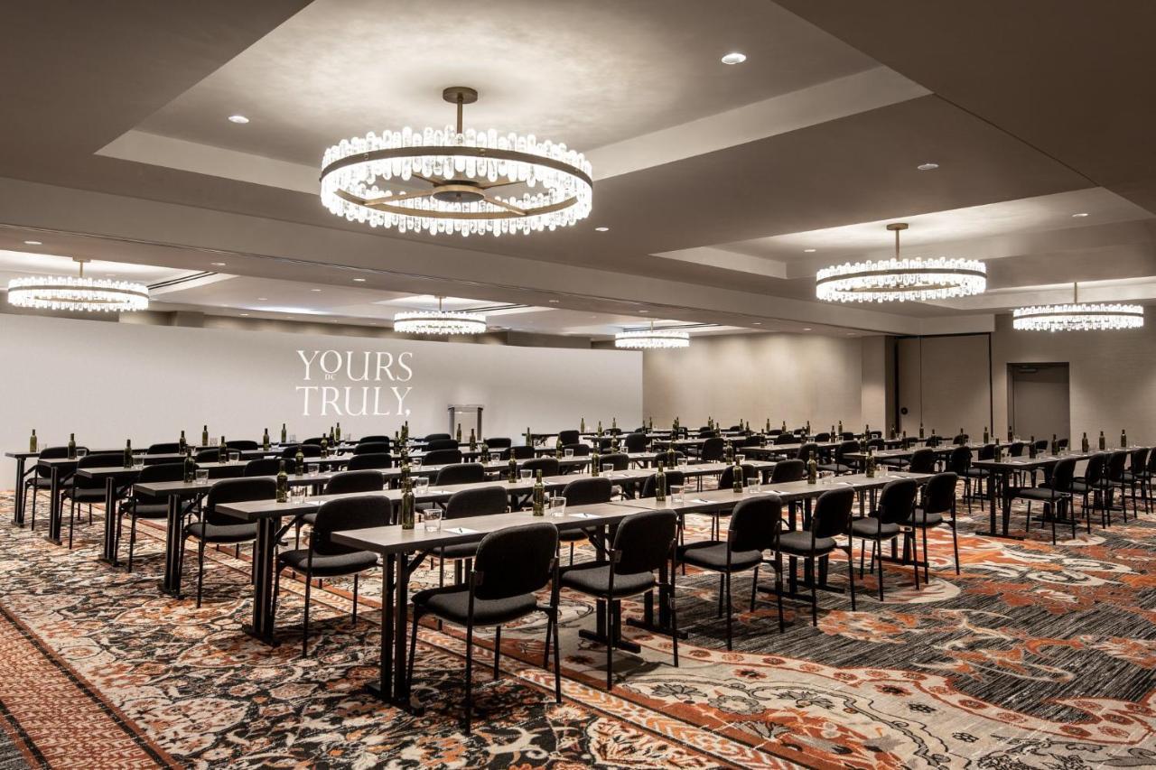 Vignette Collection Yours Truly Dc By Ihg Washington Exteriér fotografie The ballroom at the hotel