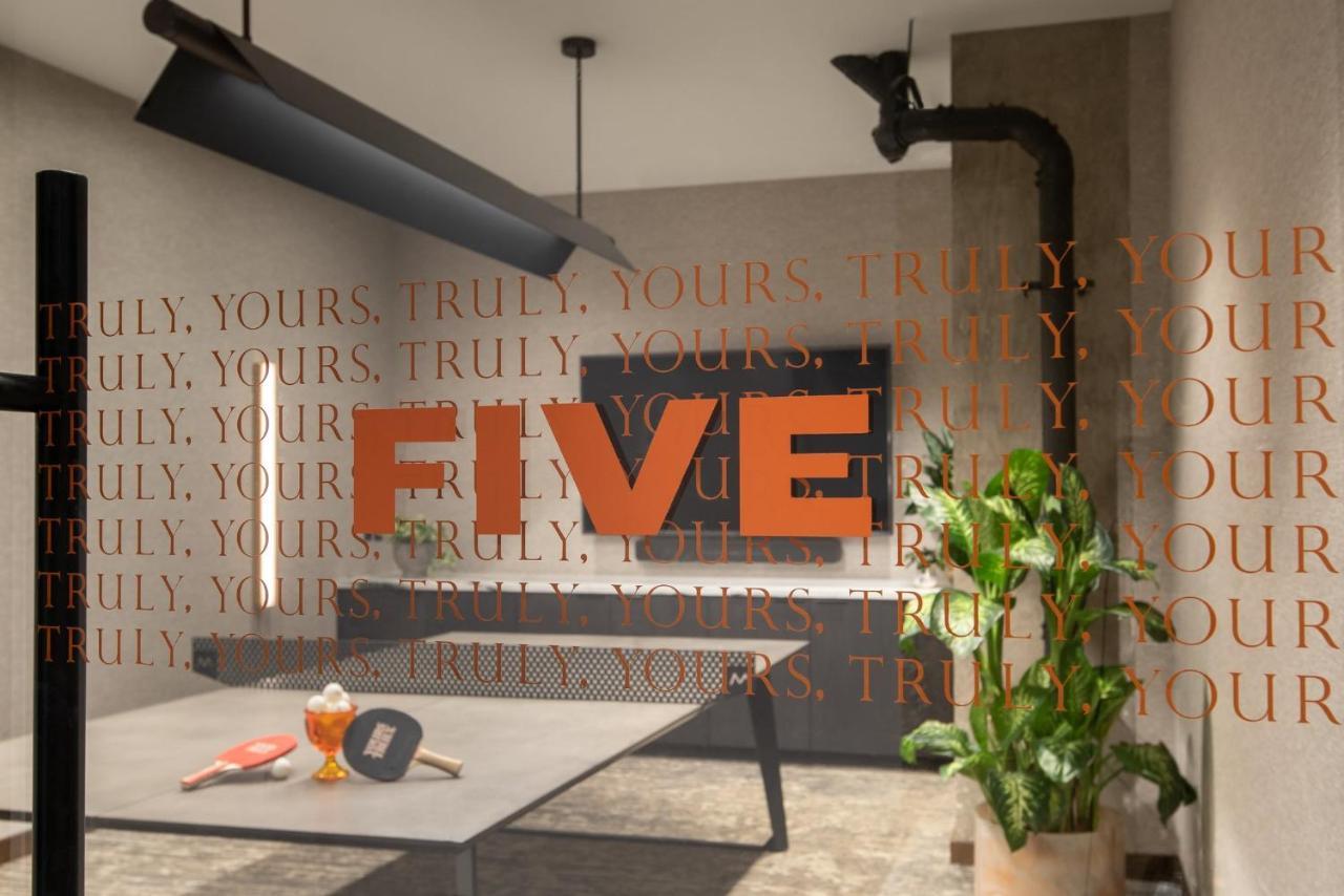 Vignette Collection Yours Truly Dc By Ihg Washington Exteriér fotografie The interior of the Five office