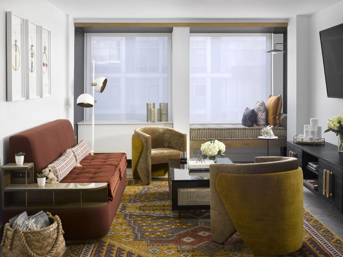 Vignette Collection Yours Truly Dc By Ihg Washington Exteriér fotografie A living room at The Standard East Village