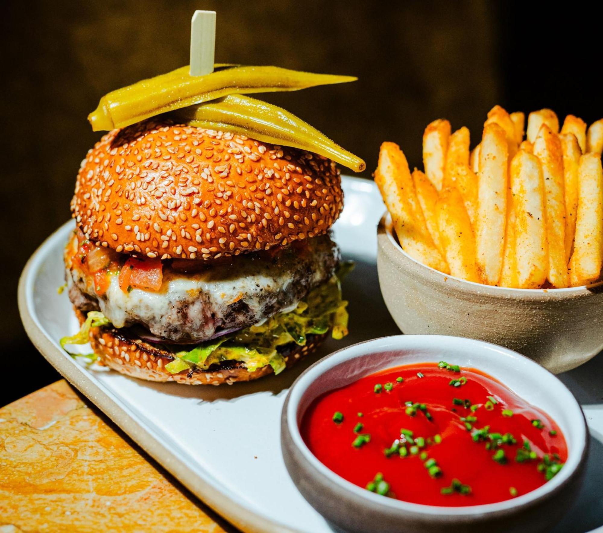 Vignette Collection Yours Truly Dc By Ihg Washington Exteriér fotografie A burger with chips and ketchup