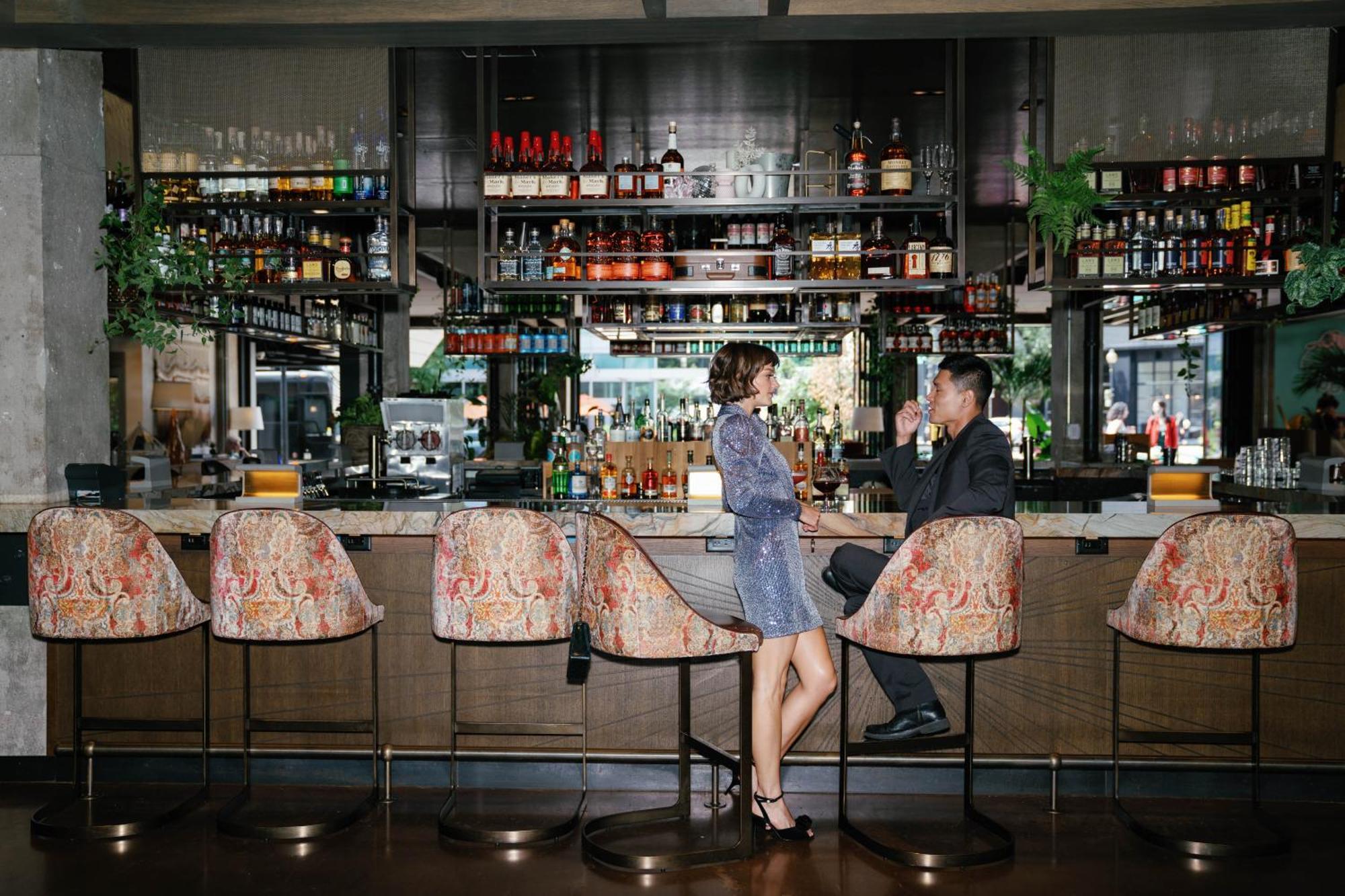 Vignette Collection Yours Truly Dc By Ihg Washington Exteriér fotografie The bar at the London Edition