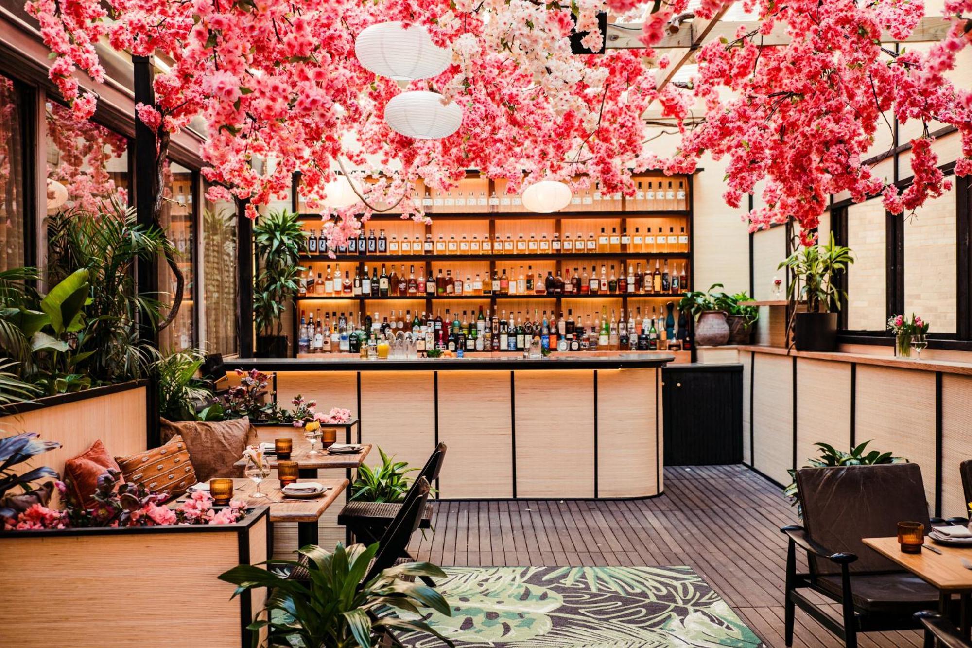 Vignette Collection Yours Truly Dc By Ihg Washington Exteriér fotografie The bar at the top of the Standard London
